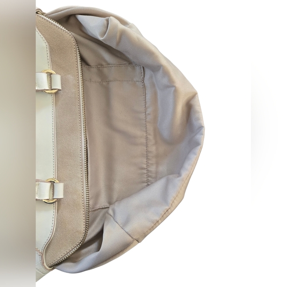 Elegant Cream and Tan Shoulder Bag - Picture 10 of 11